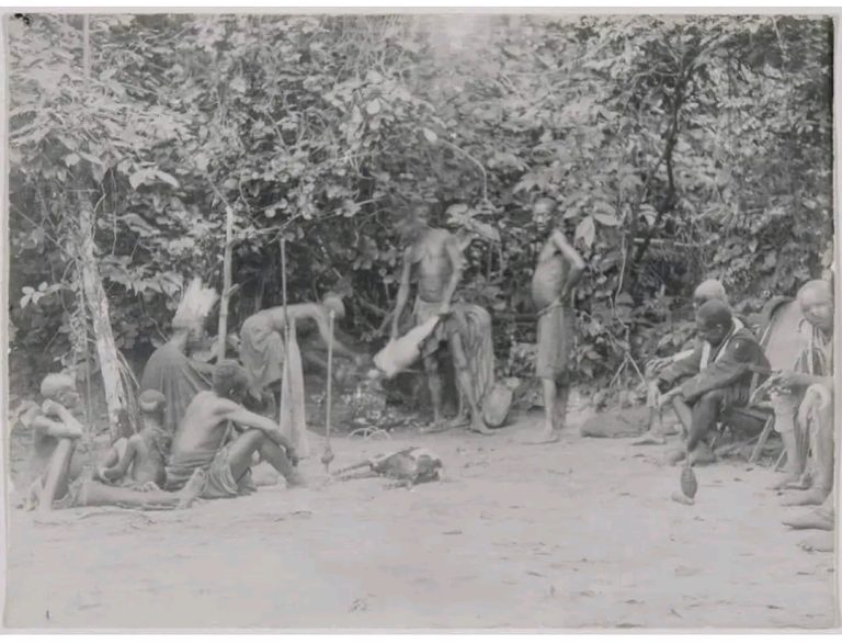 Nri Obalike with his attendants and Chiefs, during the abrogation of nso and alu, 1911.