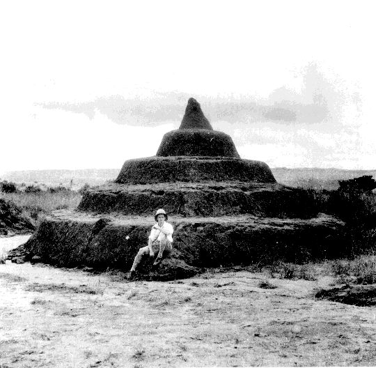 G.I. Jones posing in front of a Nsude pyramid, Abaja, Northern Igbo, 1930s. Courtesy of Southern Illinois University Archives.