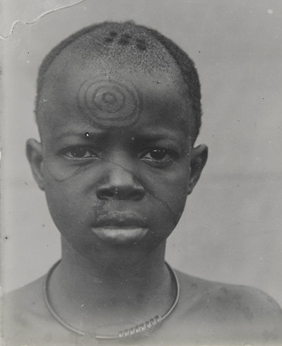 An Igbo girl from Nibo, present-day Anambra State, with ùlì designs on her skin. Photographed by Northcote Thomas, c. 1911.